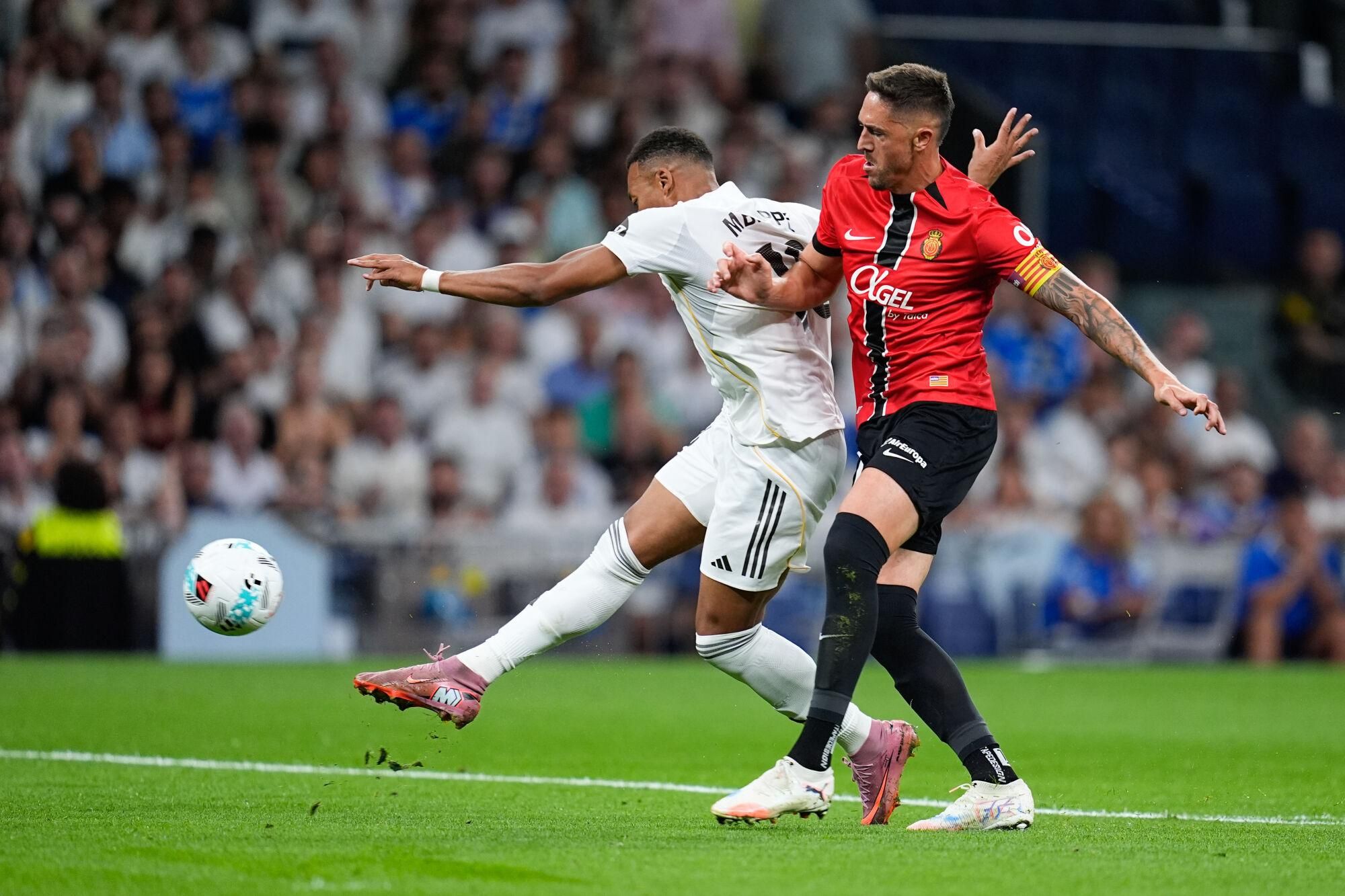 Kylian Mbappe of Real Madrid CF and Antonio Raillo of RCD Mallorca in action during the Spanish League, LaLiga EA Sports, football match played between Real Madrid and RCD Mallorca at Santiago Bernabeu stadium on August 30, 2025, in Madrid, Spain. AFP7 30/08/2025 ONLY FOR USE IN SPAIN. Dennis Agyeman / AFP7 / Europa Press;2025;SOCCER;SPAIN;SPORT;ZSOCCER;ZSPORT;Real Madrid v RCD Mallorca - LaLiga EA Sports;