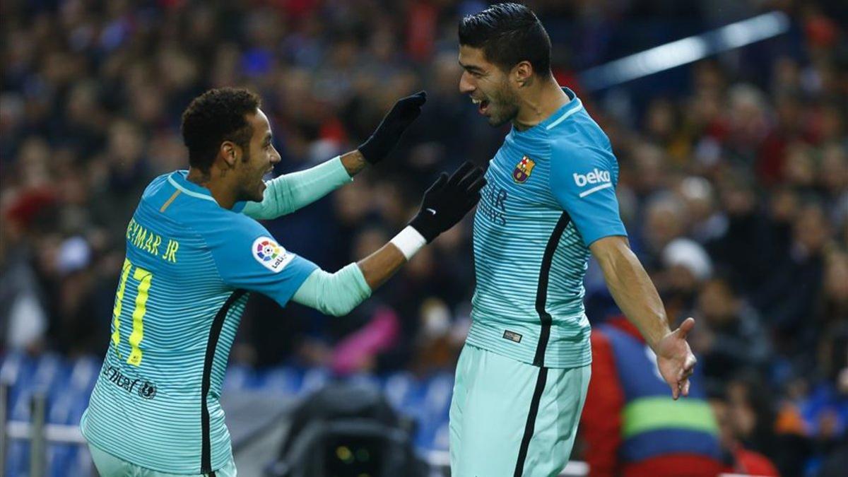 Neymar y Luis Suárez celebran un gol con el Barça