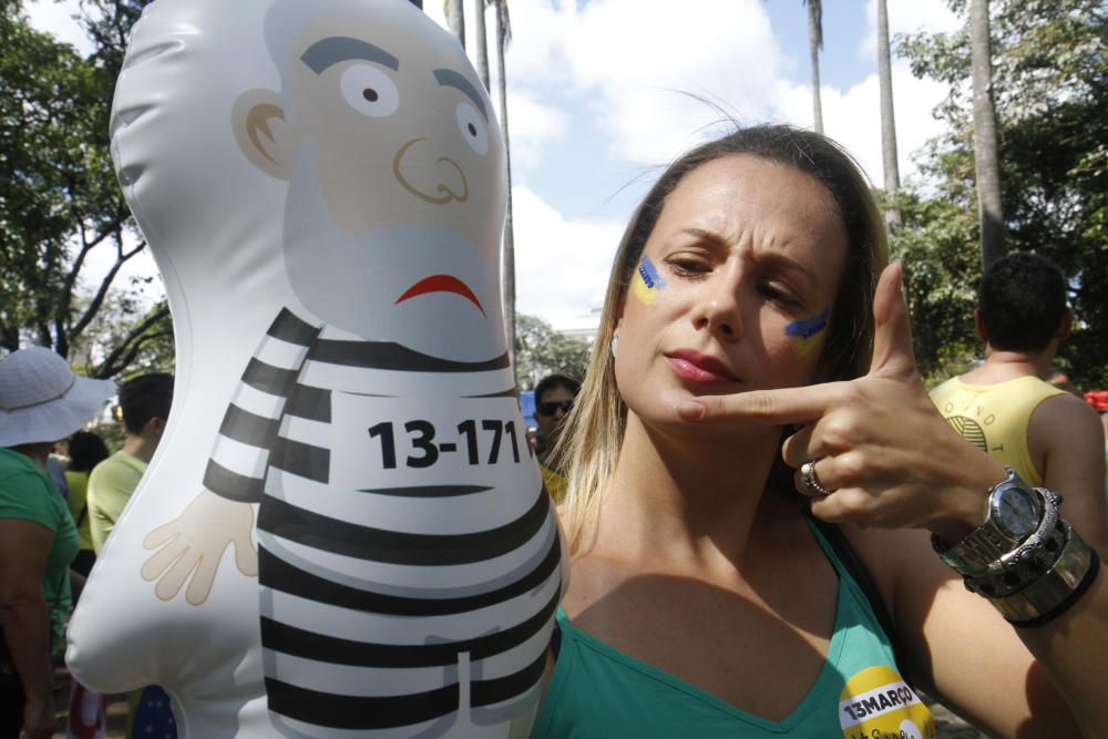 Miles de brasileños toman las calles contra Rousse