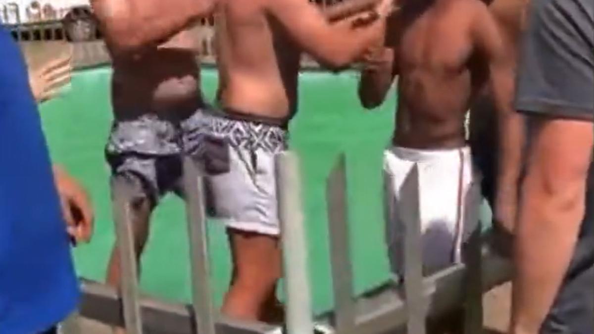 Vídeo | Supremacistes blancs fan fora nens negres d’una piscina a Sud-àfrica