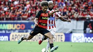 Pedro Lima es un lateral derecho muy ofensivo surgido en el Sport Recife