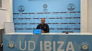 Paco Jémez, entrenador de la UD Ibiza: «Soy el único gilipollas que en las ruedas de prensa dice quién va a jugar»