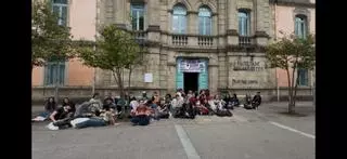 Sentada en Belas Artes de Pontevedra para reclamar apoyo y protección a víctimas de acoso