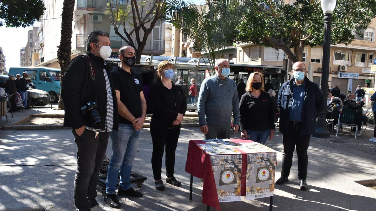 Un momento de la presentación de la campaña en el barrio de Altabix