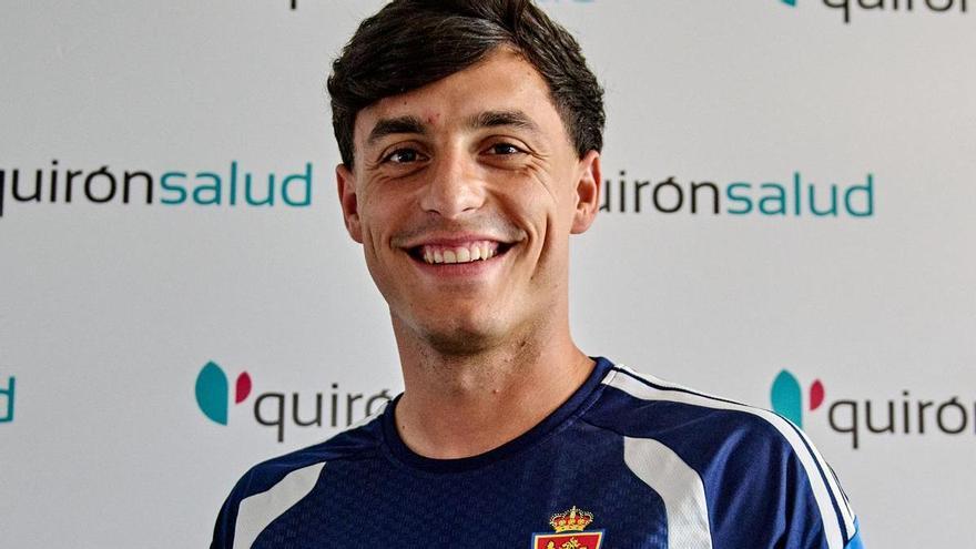 El Real Zaragoza hace oficial el fichaje de Joaquín Delgado, su 9 de referencia