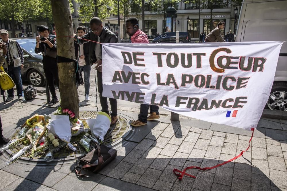 Francia rinde homenaje al policía asesinado en los Campos Elíseos