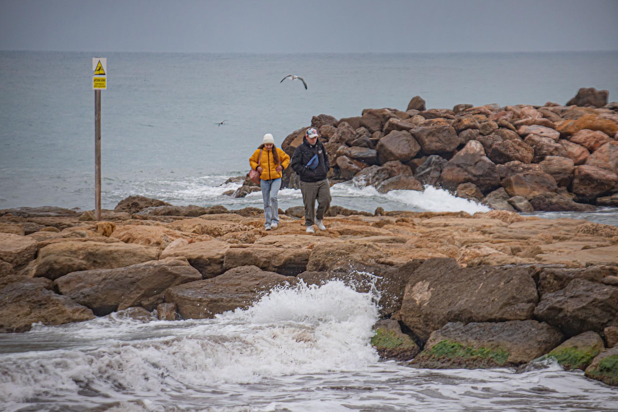 Día de frío y lluvia en Torrevieja