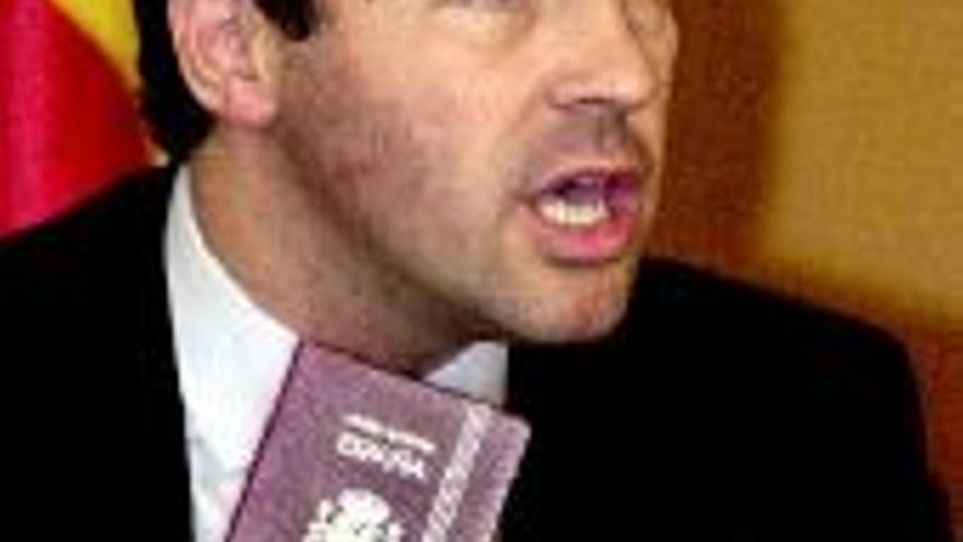 España cambia el pasaporte a requerimiento de EEUU