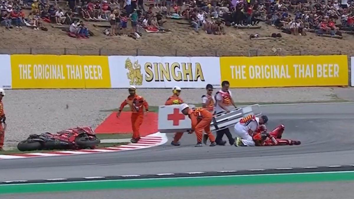 Bagnaia atentido en la pista del GP de Cataluña de Moto GP