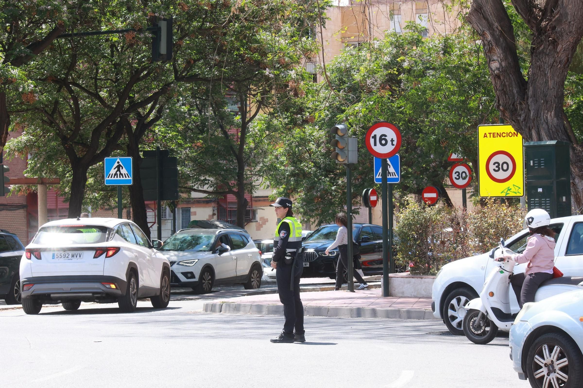 El caos que dejó el apagón eléctrico este lunes por las calles de Murcia, en imágenes