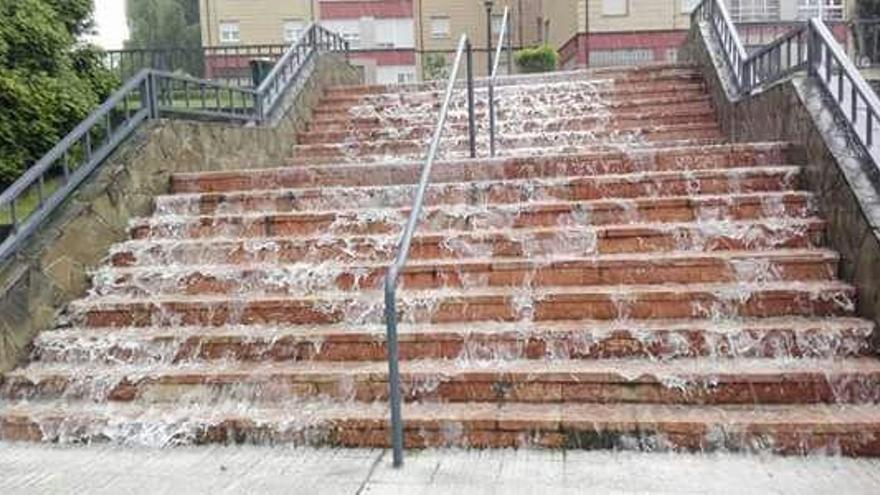 La &quot;catarata&quot; del barrio de Otero, en Oviedo