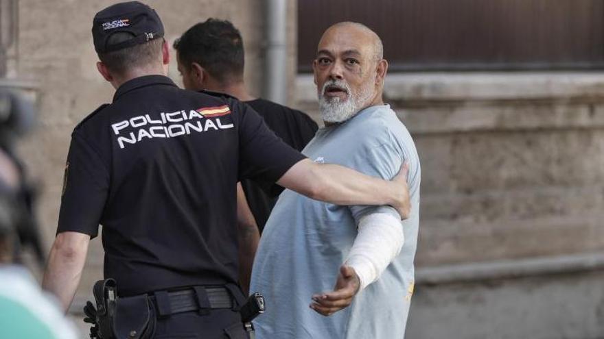 El Ico apuñala a un hombre y arrastra y corta a la fuerza el pelo a su mujer con un cuchillo en Son Banya