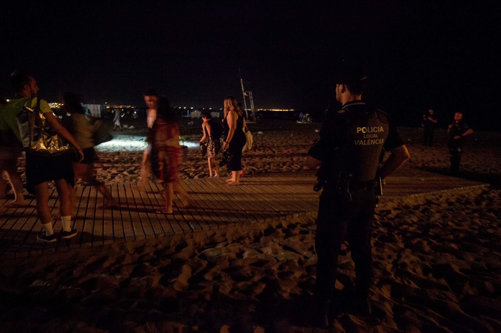 Desalojo y limpieza de las playas tras la noche de San Juan