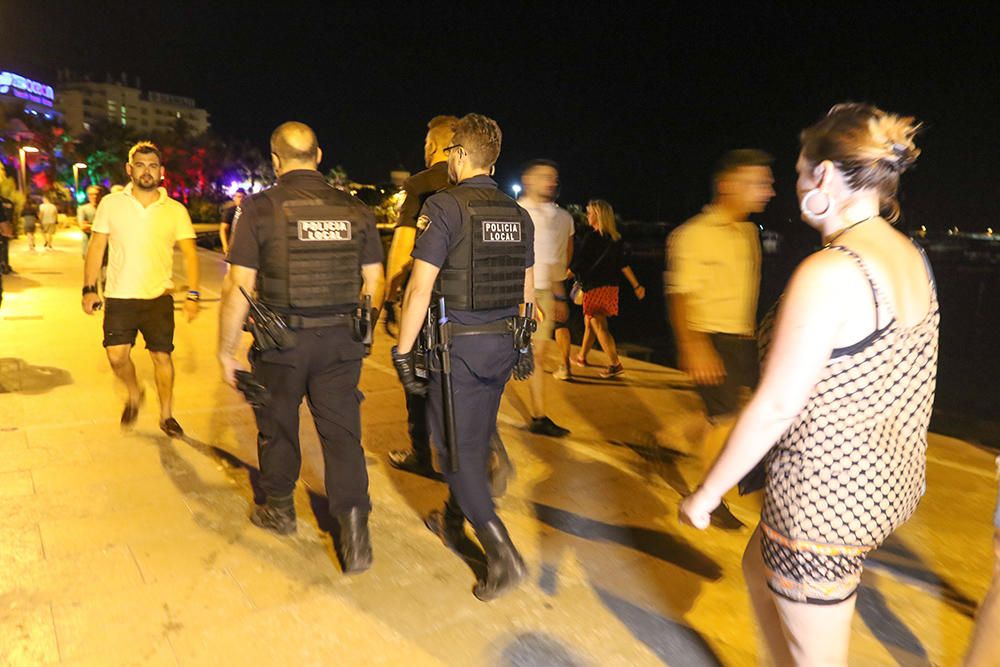 Una noche con la Policía en el West End en Sant Antoni (Ibiza)