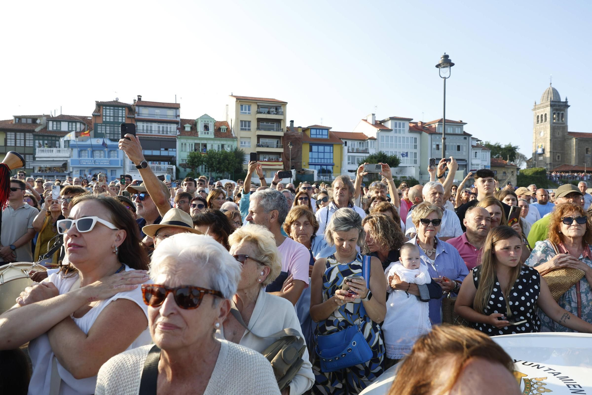 EN IMÁGENES: Multitudinaria procesión del Carmen en Luanco