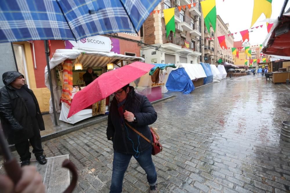 La lluvia retrasa la inauguración del Mercado Medi
