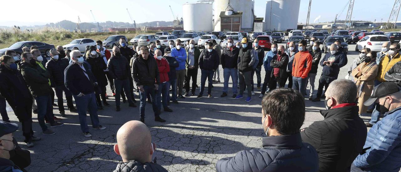 Una asamblea de trabajadores de Alu Ibérica en los días previos a los despidos.