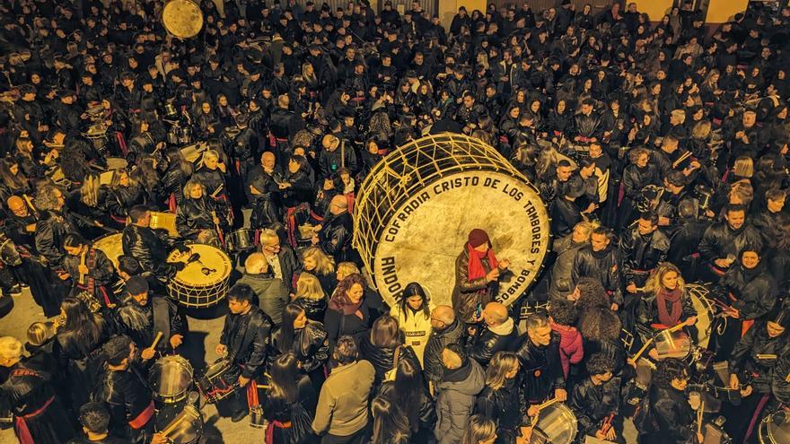 En imágenes | El Bajo Aragón se estremece a lo unísono en su atronadora rompida de la hora