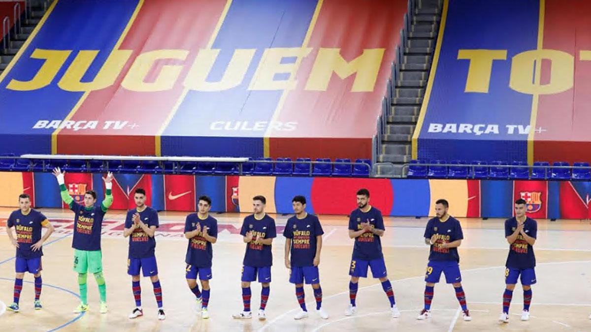 Los jugadores del Barça saltaron a la pista con camisetas de apoyo a Sergio Lozano