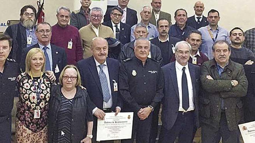 La Policía Nacional homenajea a agentes jubilados