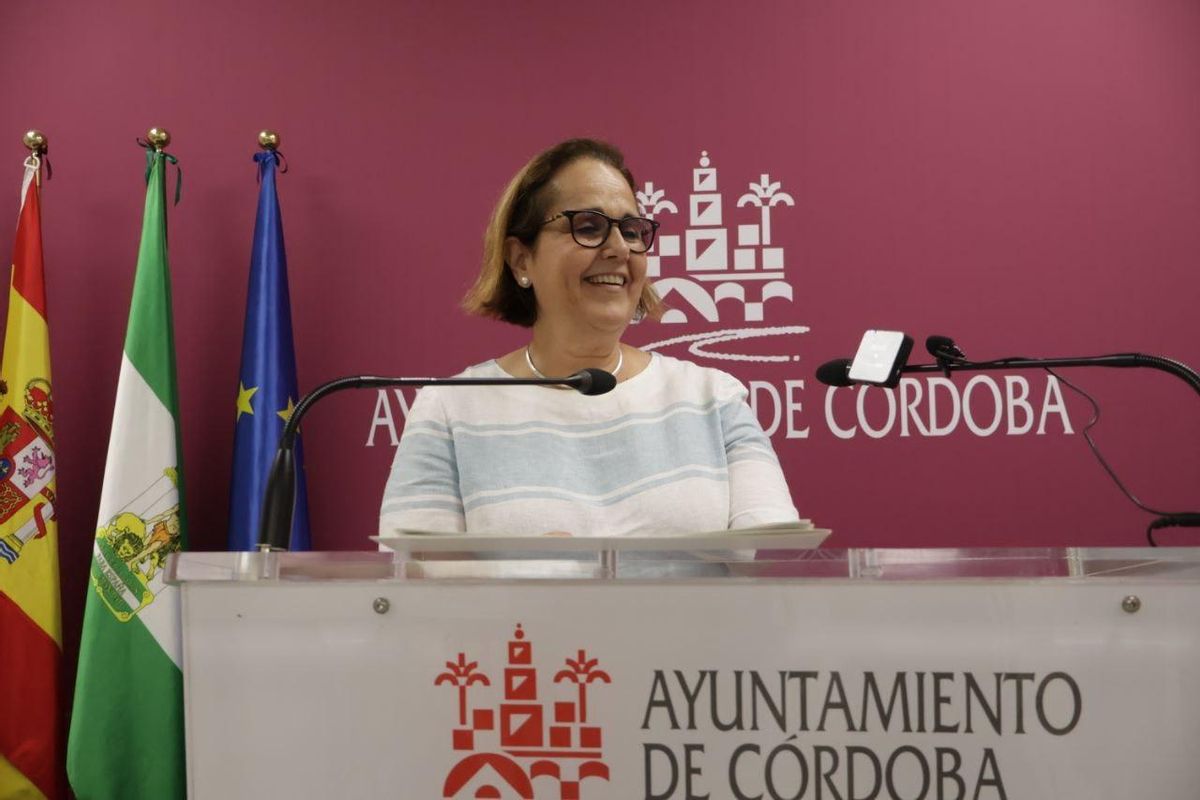 La delegada de Hacienda, Blanca Torrent, ha informado del expediente de ordenanzas fiscales.