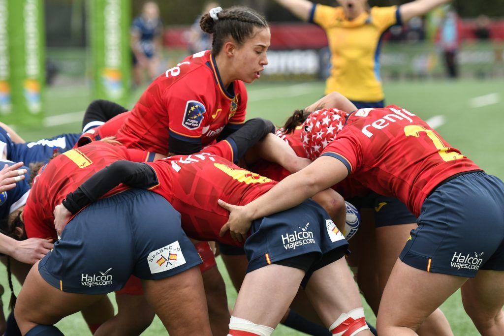La selección de rugby femenina durante un partido del campeonato de Europa.
