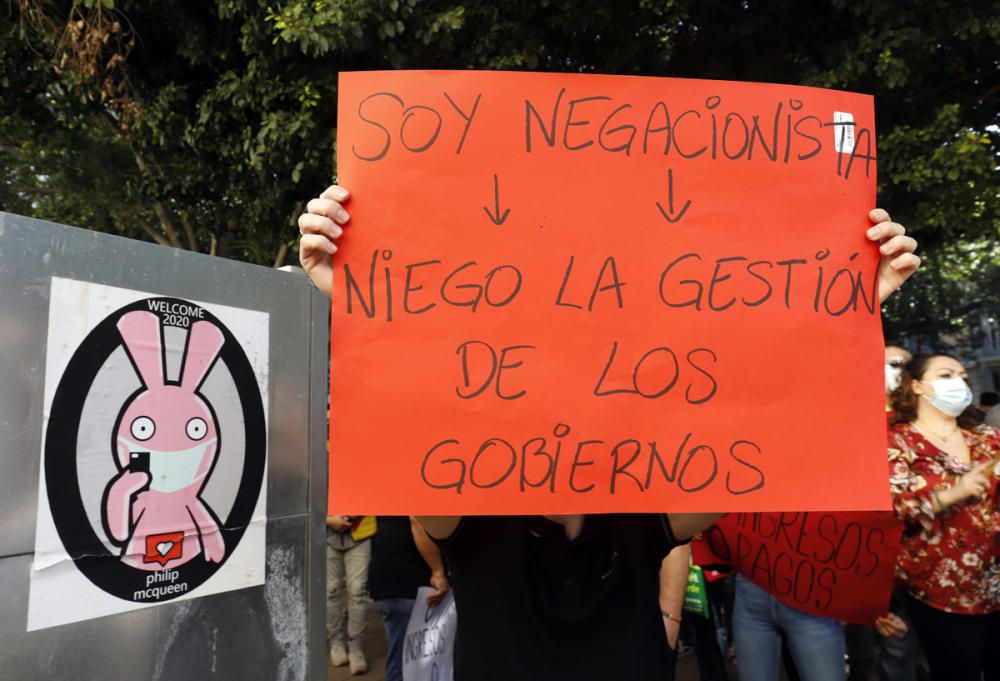 Protesta de la hostelería malagueña por las nuevas restricciones 'Sin ayudas nos arruinan"