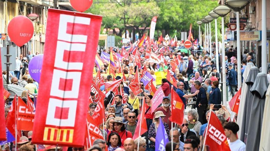 4000 personas salen a la calle en la manifestación del Primero de Mayo en Elche