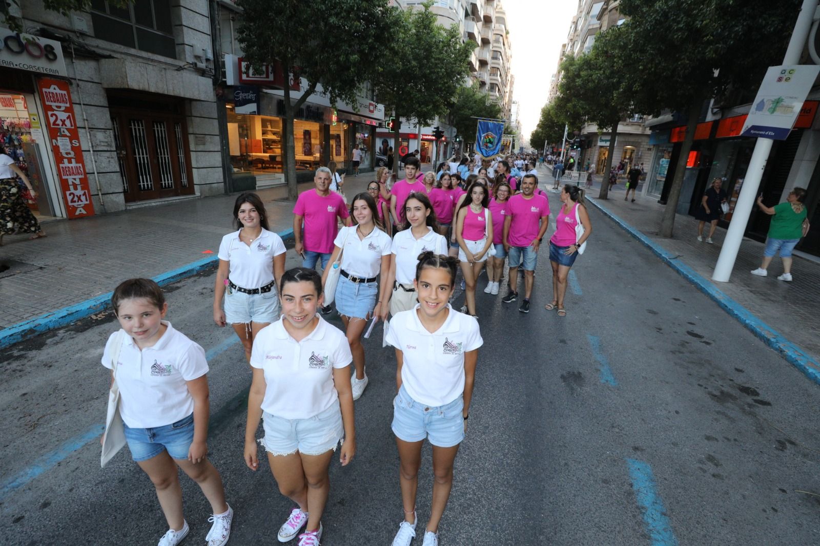 Pasacalles festero en Elche tras la Cridà