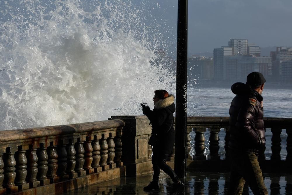 Oleaje en Gijón