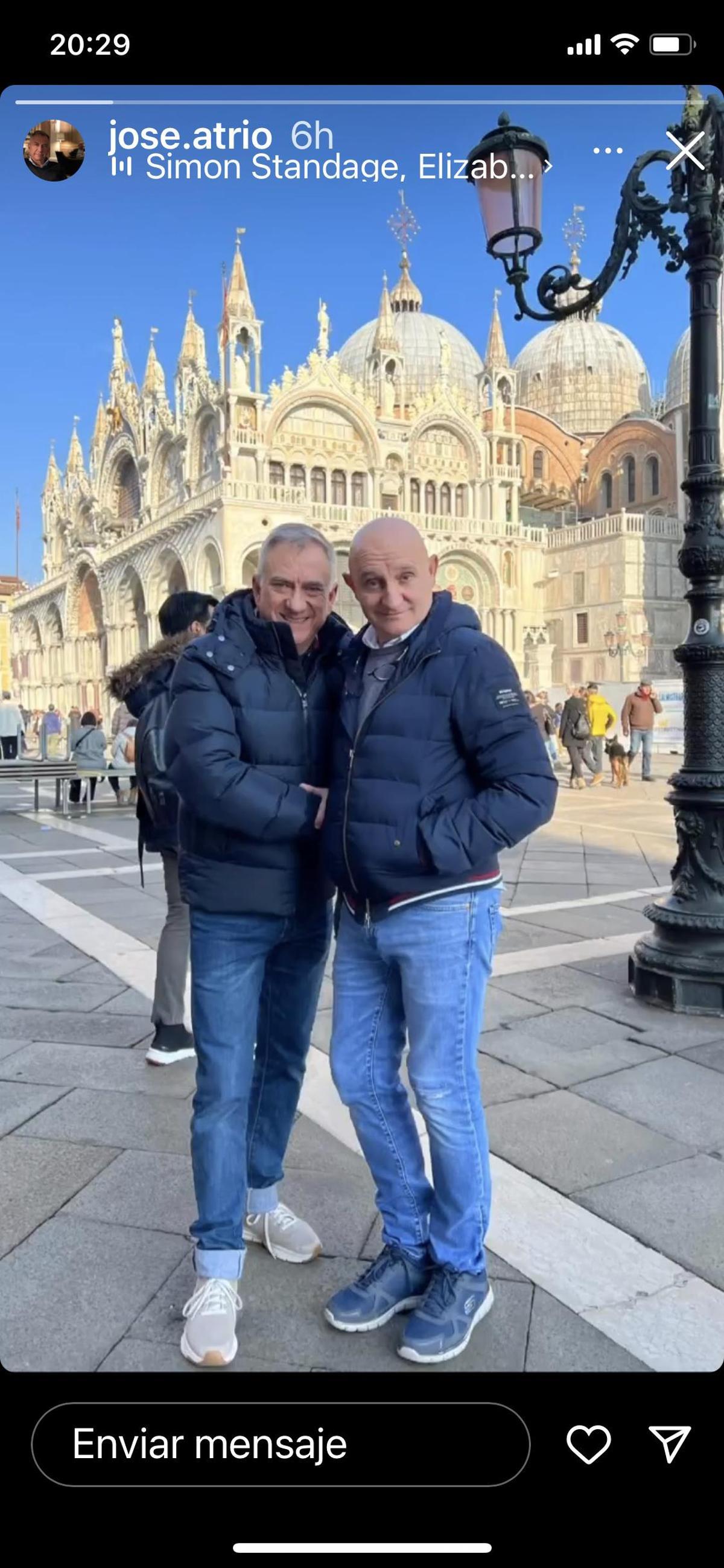 Jose y Toño ante la catedral de Venecia.