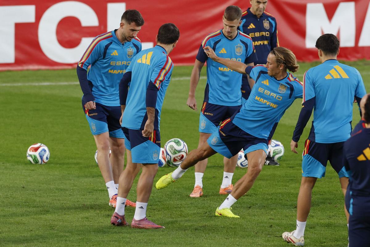 Marcos Llorente, durante el entrenamiento del equipo este lunes en el estadio de la Ciudad Deportiva del Sevilla