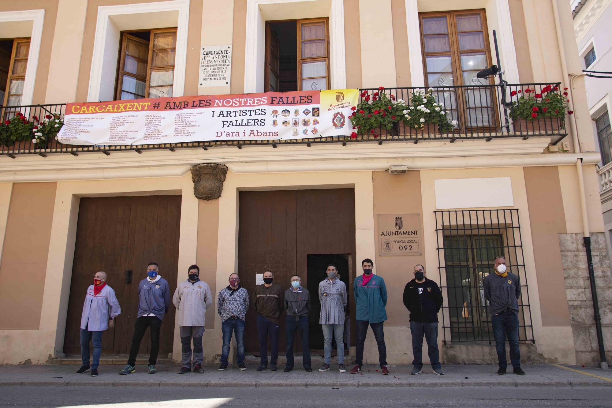 Carcaixent planta cinco monumentos simbólicos