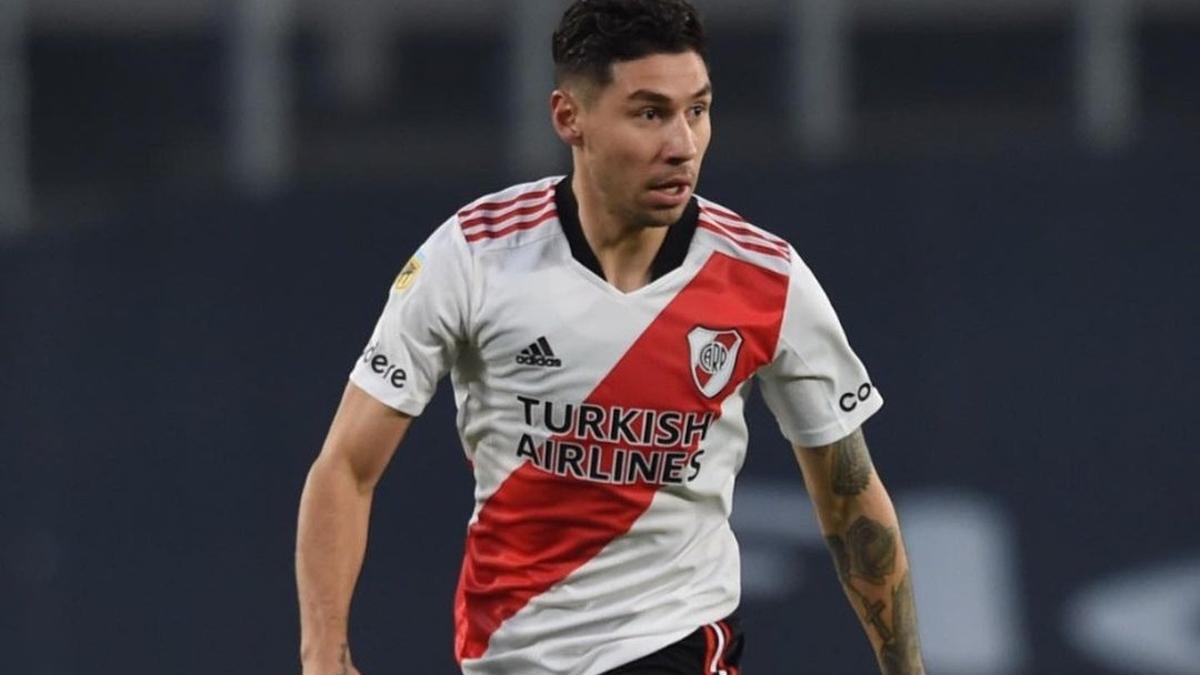 El lateral, en un partido con River Plate