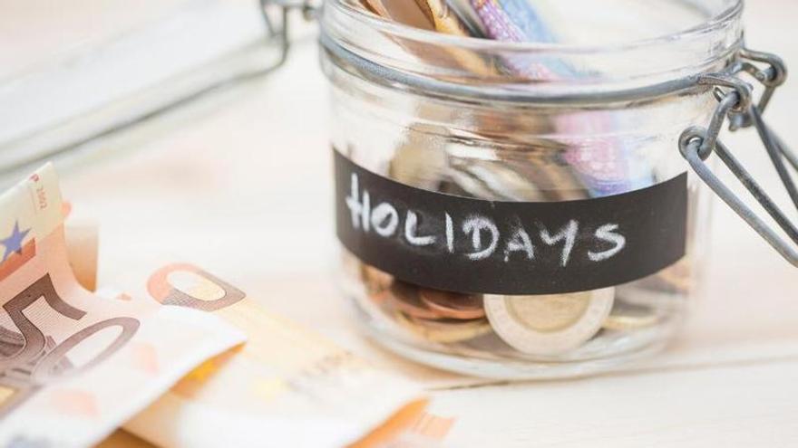 Quant ens podem gastar per les vacances? Un expert posa la xifra segons el nostre sou