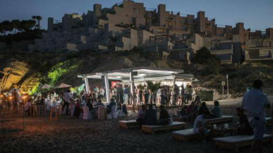 Este verano disfruta en el Senses Beach Club de las noches de verano a la orilla del mar