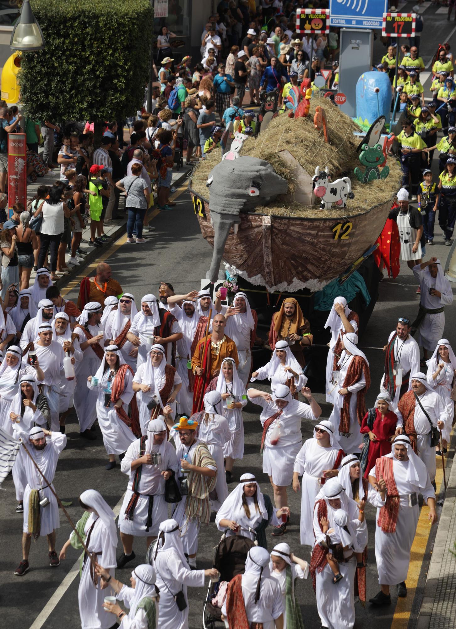 EN IMÁGENES: Cuarenta barcos y 6.000 "marineros" en un Descenso Folklórico del Nalón con mucho ritmo