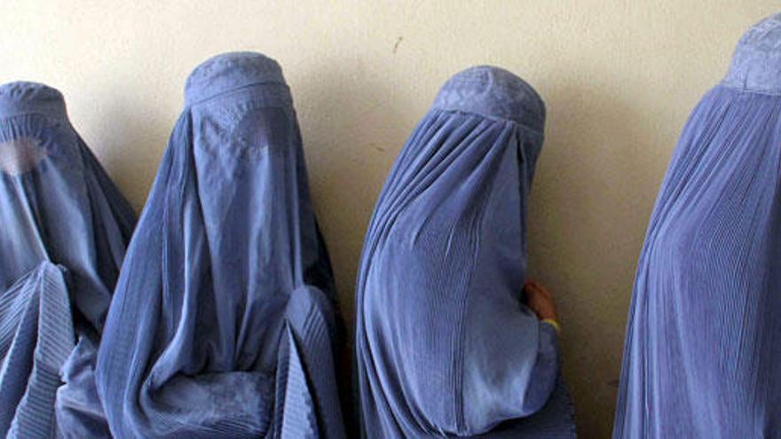 Varias mujeres con burka