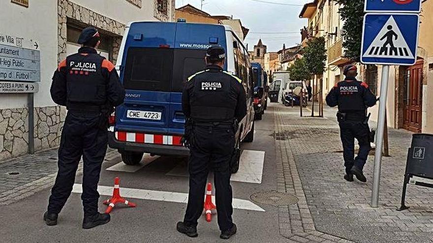 Detenen una família per tenir un cultiu de marihuana a Vilafant