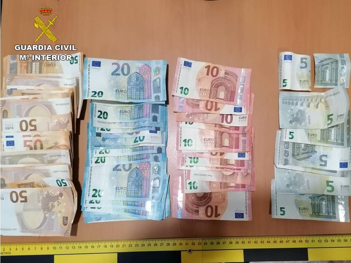 Dinero incautado a la detenida en Villena.