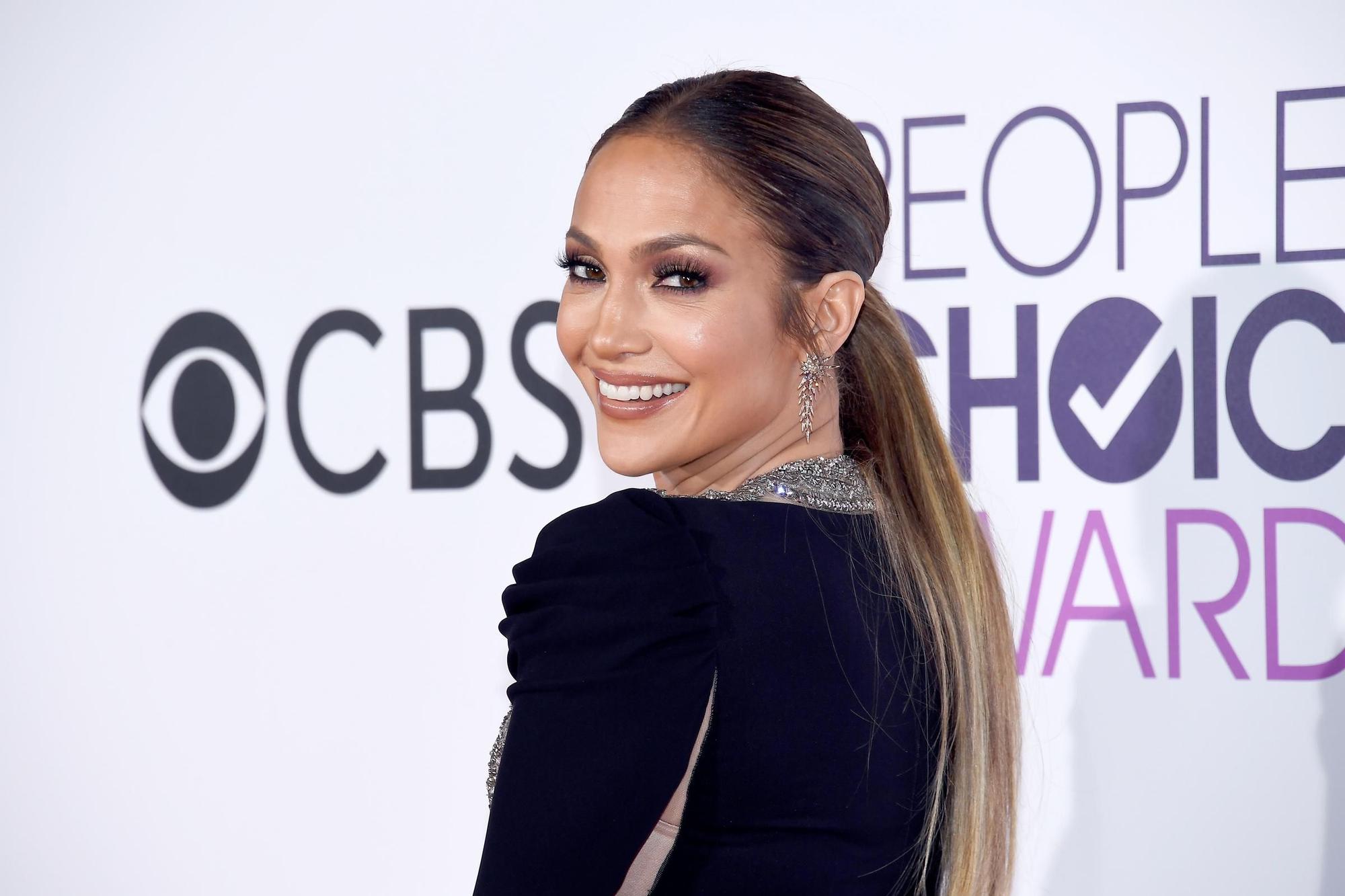 Jennifer Lopez con coleta baja