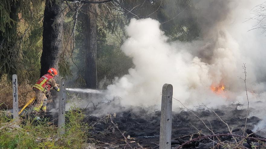 Aparatoso incendio en la antigua fábrica de loza de San Claudio