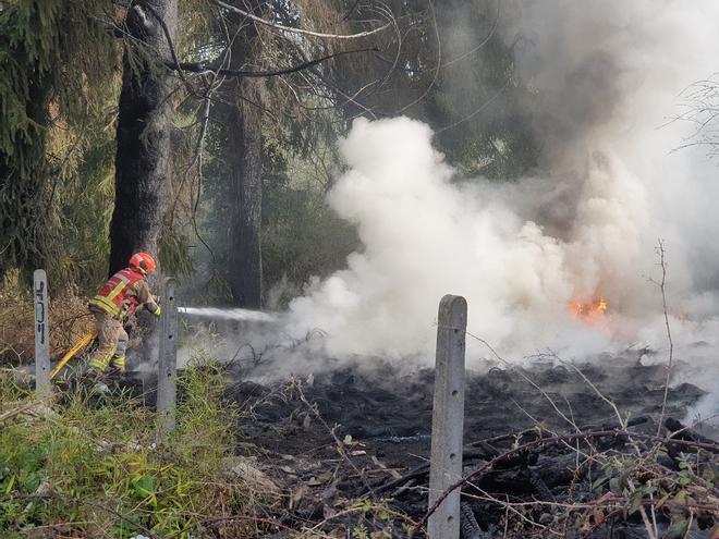 Aparatoso incendio en la antigua fábrica de loza de San Claudio