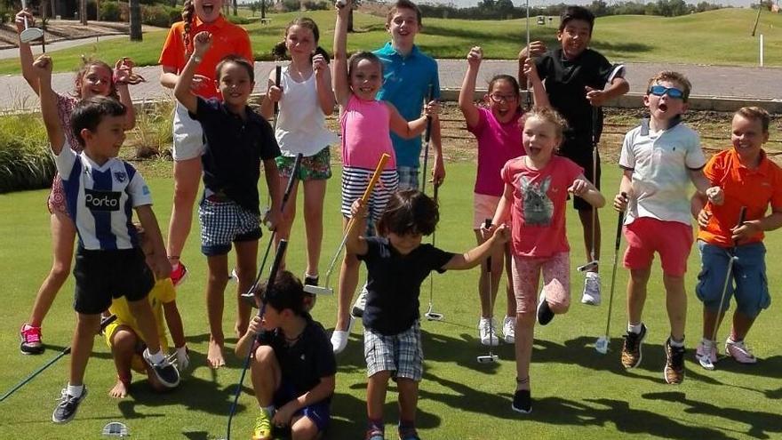 La academia de verano de Roda Golf está resultando un éxito entre los más pequeños