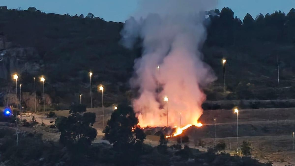 Imágen del incendio en Vío este jueves por la noche