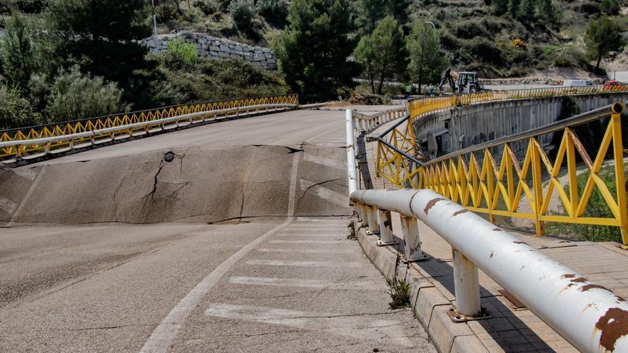 Alcoy repara el acceso provisional al polígono Santiago Payá tras los daños por las lluvias