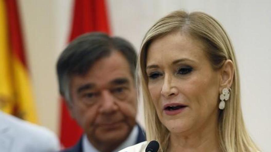 Cifuentes ampliará las deducciones en el IRPF a familias y jóvenes en el 2018