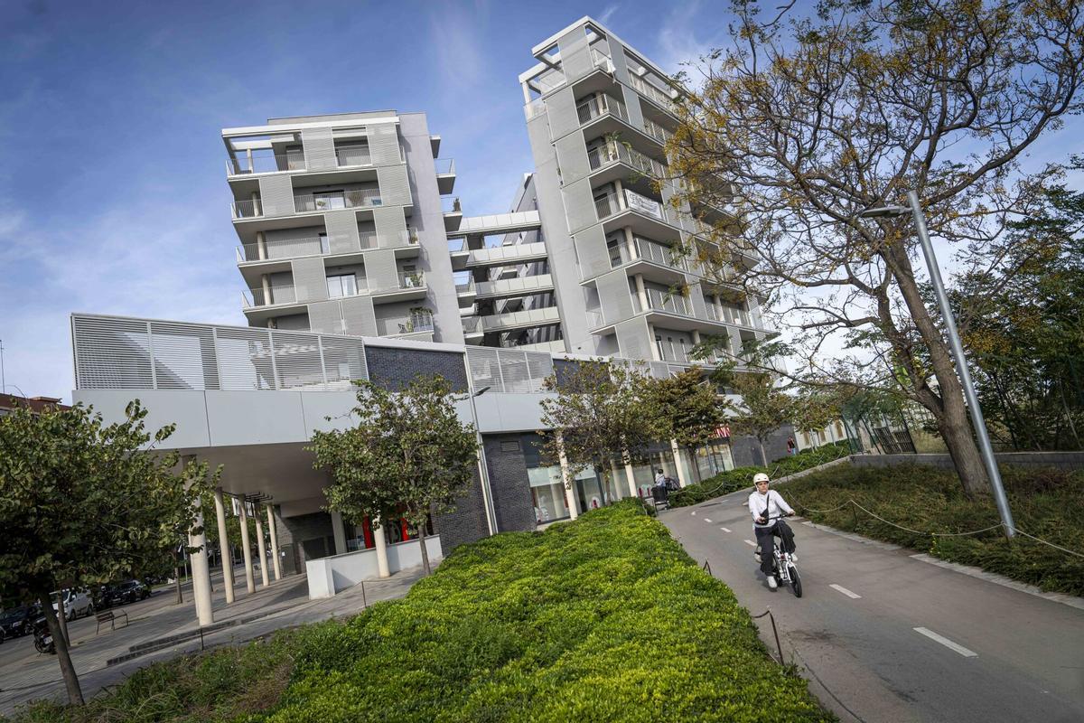 Barcelona 29/10/2025 Barcelona. Imágenes de las obras de la futura estación de la Sagrera y su entorno; ya despierta interés hotelero y repasamos cómo avanzan las obras. — estación de la Sagrera, obras, entorno urbano, interés hotelero, avance de las obras, Barcelona, infraestructuras, tren, línea de alta velocidad, AVE, ferrocarril, alta velocidad. AUTOR: MANU MITRU