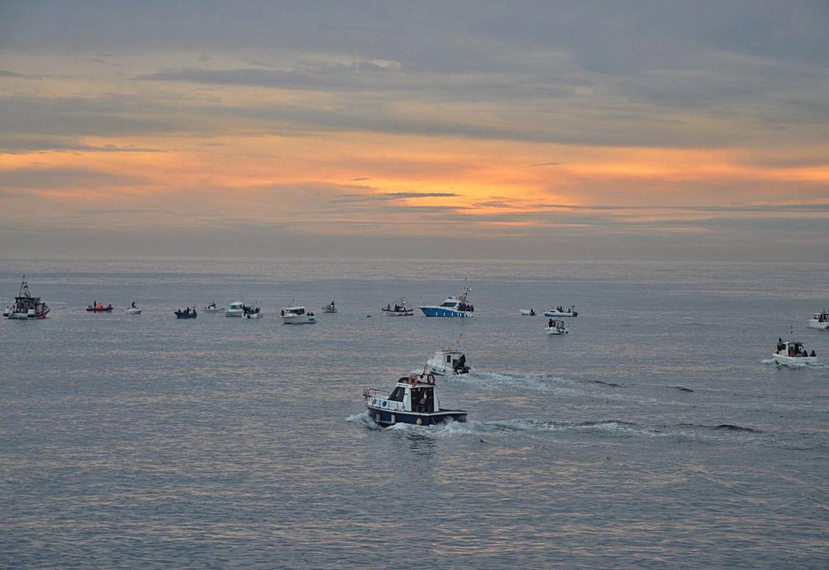 Vista general de las embarcaciones en la Alborada. | Borja García