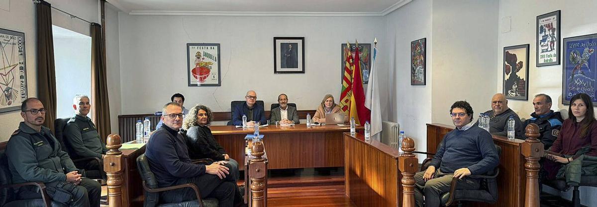 La junta de seguridad local mantenida ayer en el consistorio de Viana. |  FdV